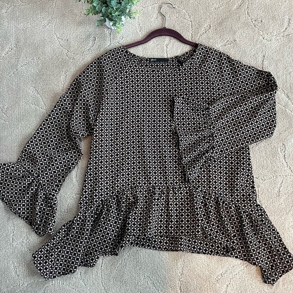 Gibson ruffled top - Picture 1 of 6